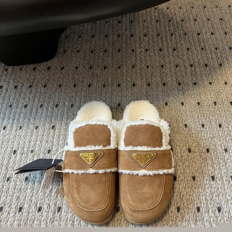 Pra*a slippers